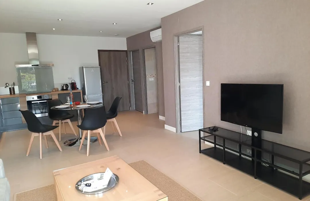 Hpc Suites - Cassis Centre - Parking Securise Et Piscine Chauffee-1