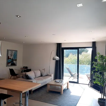 Hpc Suites - Cassis Centre - Parking Securise Et Piscine Chauffee-2